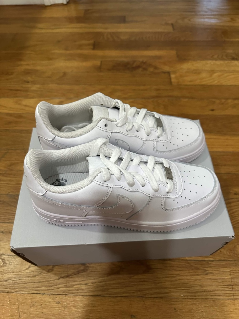 *Used* Air Force 1 Low Big Kid White (FV5951-111) Size 5.5Y *Original Box*